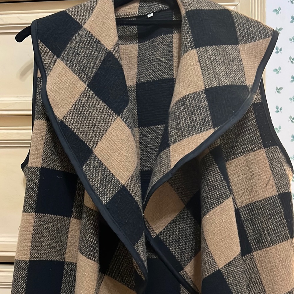 Buffalo checkered, waterfall vest